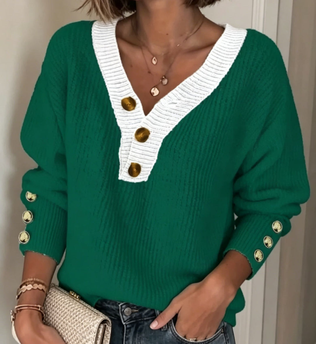 Damen Feinstrickpullover mit tiefem V-Ausschnitt, kontrastierter Knopfleiste und Zierknopf-Ärmeln – Mavelle
