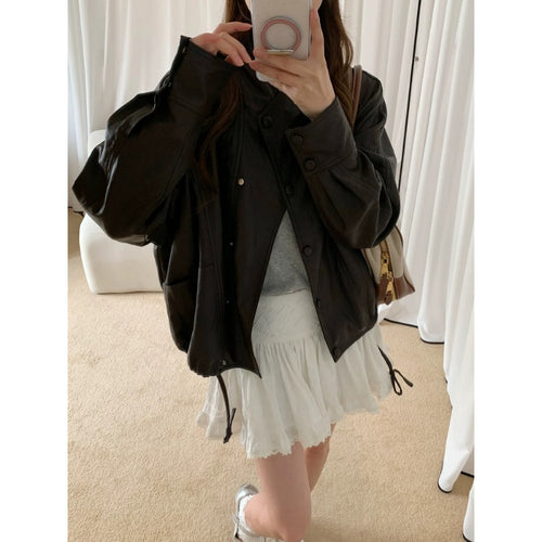 Damen Oversized Bikerjacke aus Kunstleder mit breitem Revers und voluminösen Ärmeln Echoarchiv