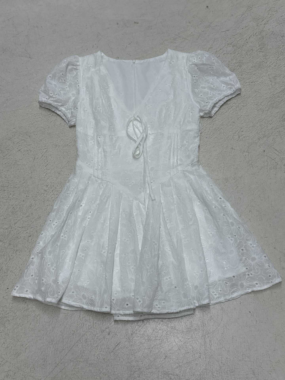 Damen Kurzärmeliges Sommerkleid mit raffinierten Rüschendetails und Bindeband Echo Archiv