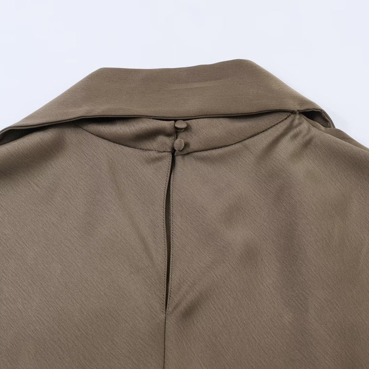 Damen Wickelkleid mit elegantem asymmetrischen Schnitt und zarter Spitzenverzierung Echo Archiv