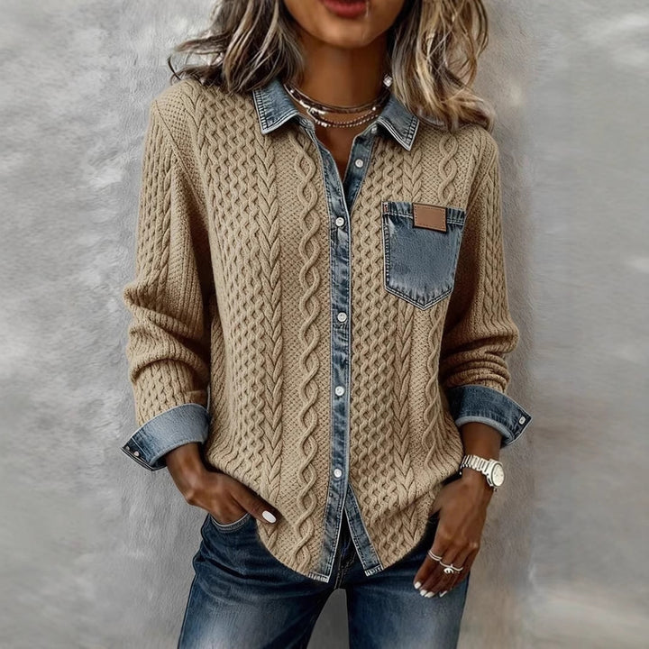 Damen Strickjacke mit Denim-Look-Kragen, dekorativer Knopfleiste und Brusttasche – Veloura