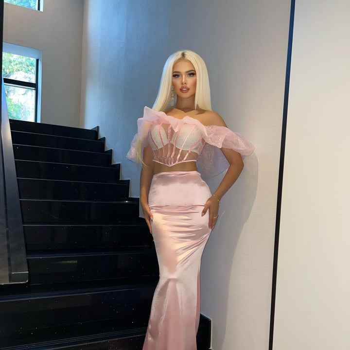 Damen Elegantes langes Abendkleid mit voluminösen Rüschen und figurformendem Design Echo Archiv