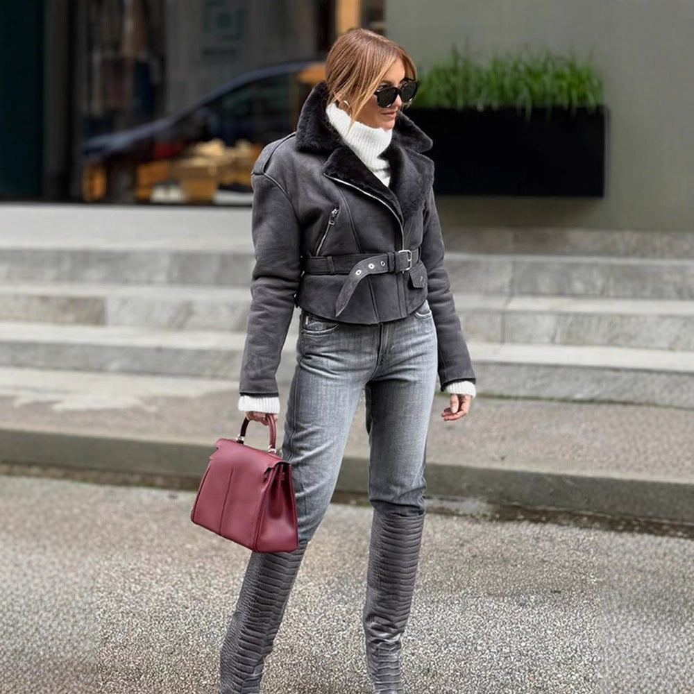 Damen Kurzjacke im Biker‑Style aus Velourslederoptik mit Teddyfutter und Taillengürtel Echoarchiv