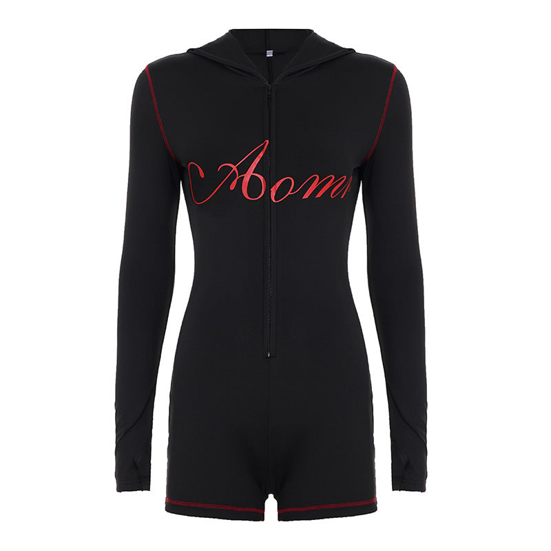 Damen nan taillierter Zip-Romper mit Kapuze, langer Armführung und integrierten Shorts aus funktionalem Stretch Echo Archiv