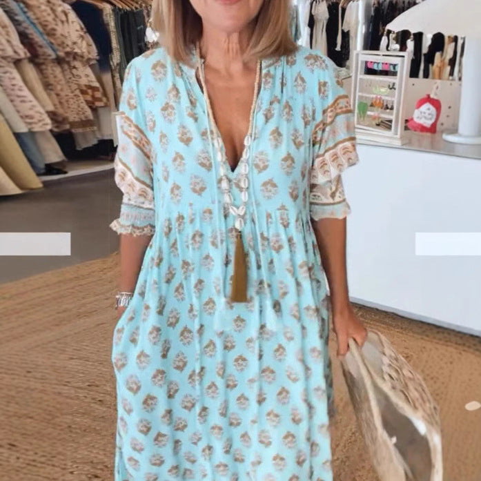 Frauen Boho Maxi Kleid aus leichtem Viskose-Mix mit V-Ausschnitt, Quastenbändchen, drei Viertelärmeln und seitlichen Taschen – Valéora