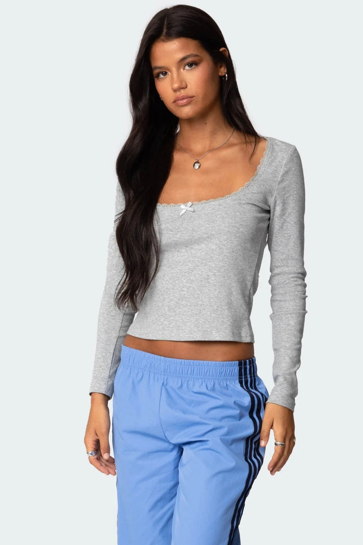 Damen Langarmshirt mit quadratischem Ausschnitt und Spitzenakzenten Echo Archiv