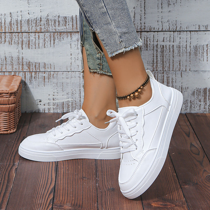 Damen Plateau‑Sneaker mit minimalistischer Lederoptik und gepolstertem Komfortfußbett – Névara
