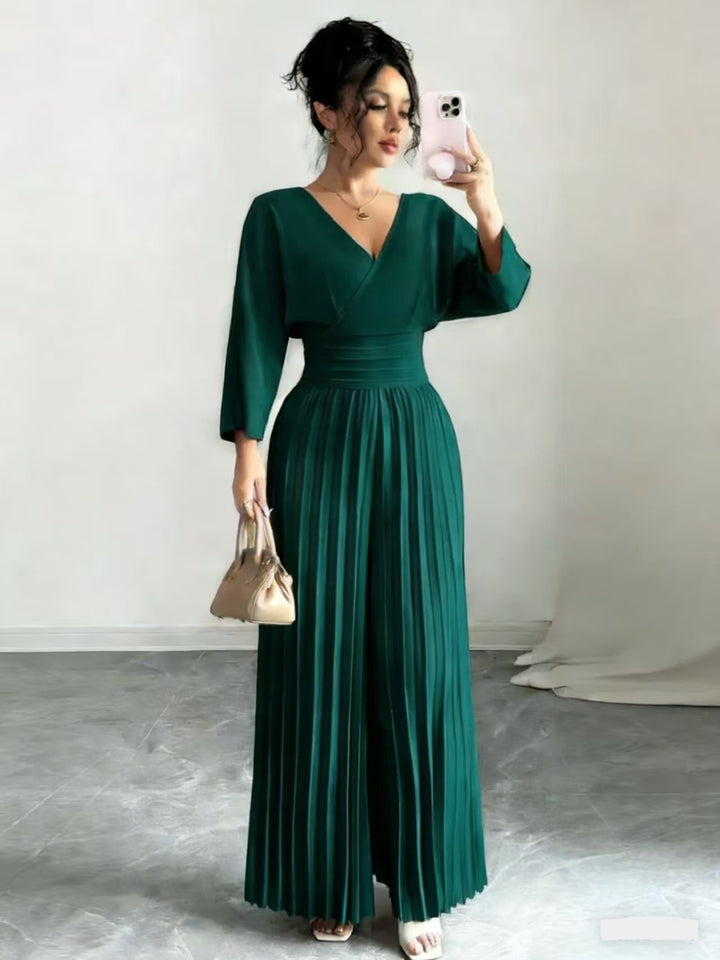 Damen Maxikleid mit Wickeloberteil, Tailliertem Rippbund und Plisseerock – Orélia