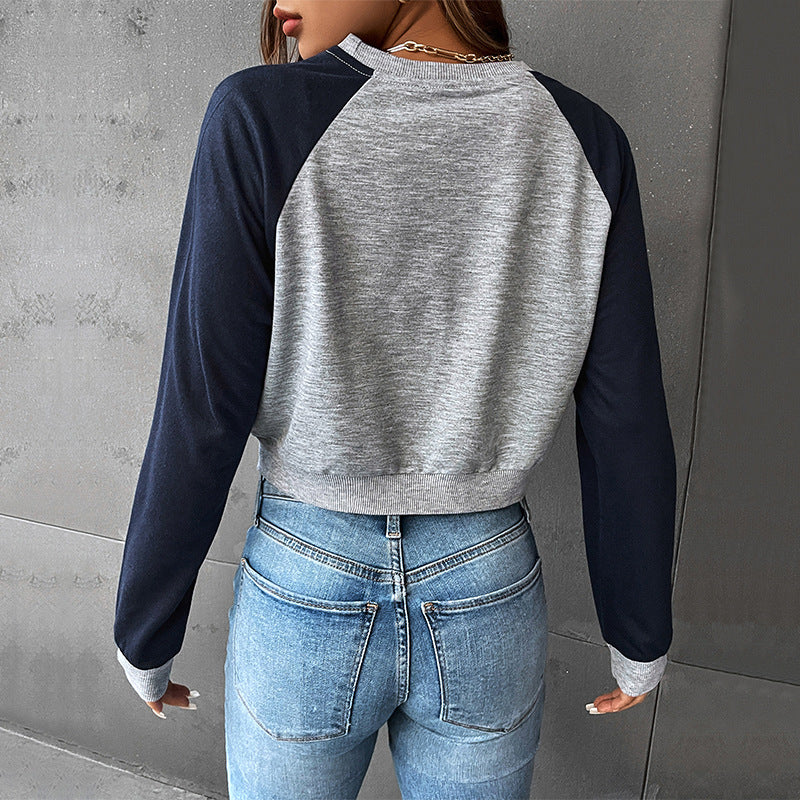 Damen Cropped Raglan-Sweatshirt mit Schmetterling-Print, geripptem Saum und lässiger Passform Echoarchiv