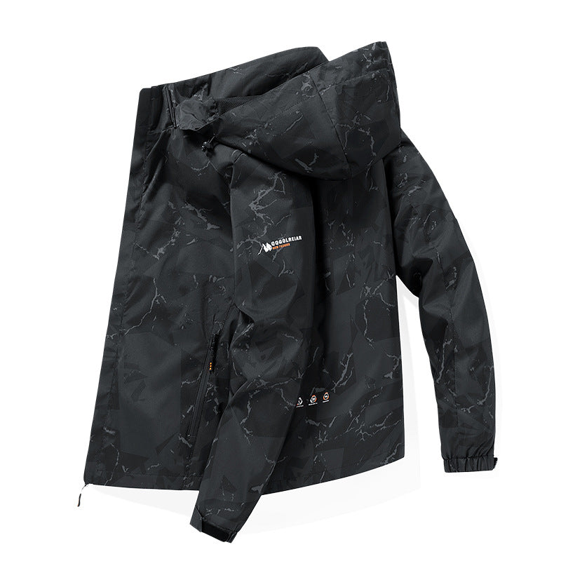 Herren Wasserabweisende Kapuzen-Softshell‑Übergangsjacke mit Camouflage‑Marmorprint, verstellbarem Saum & Reißverschlusstaschen Echoarchiv
