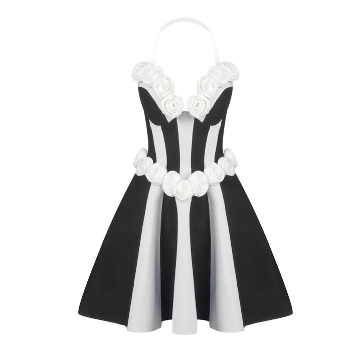 Damen verspieltes Cocktailkleid mit Blumenapplikationen und schwingendem Rock Echo Archiv
