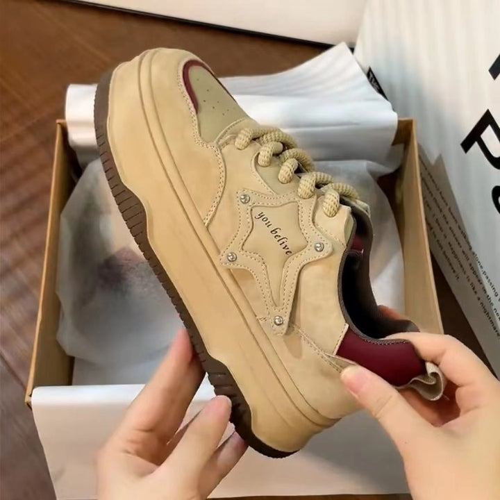 Damen Plateau Sneakers mit Sternen-Design von Echo Archiv