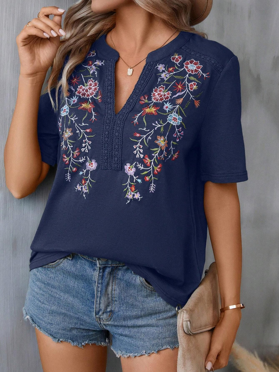 Damen bestickte Boho-Tunika mit tiefem Ausschnitt und Spitzenbesatz Echo Archiv