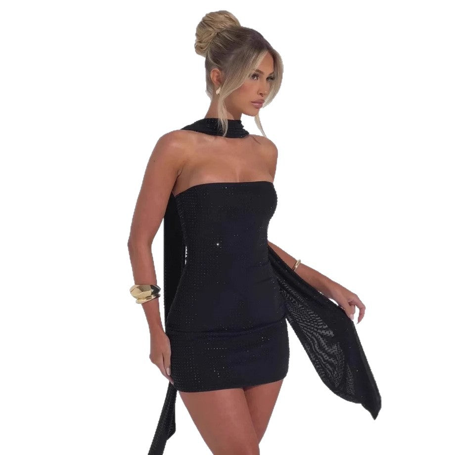 Damen Glitzerndes Cocktailkleid mit schimmerndem Stehkragen und figurbetonter Silhouette Echo Archiv