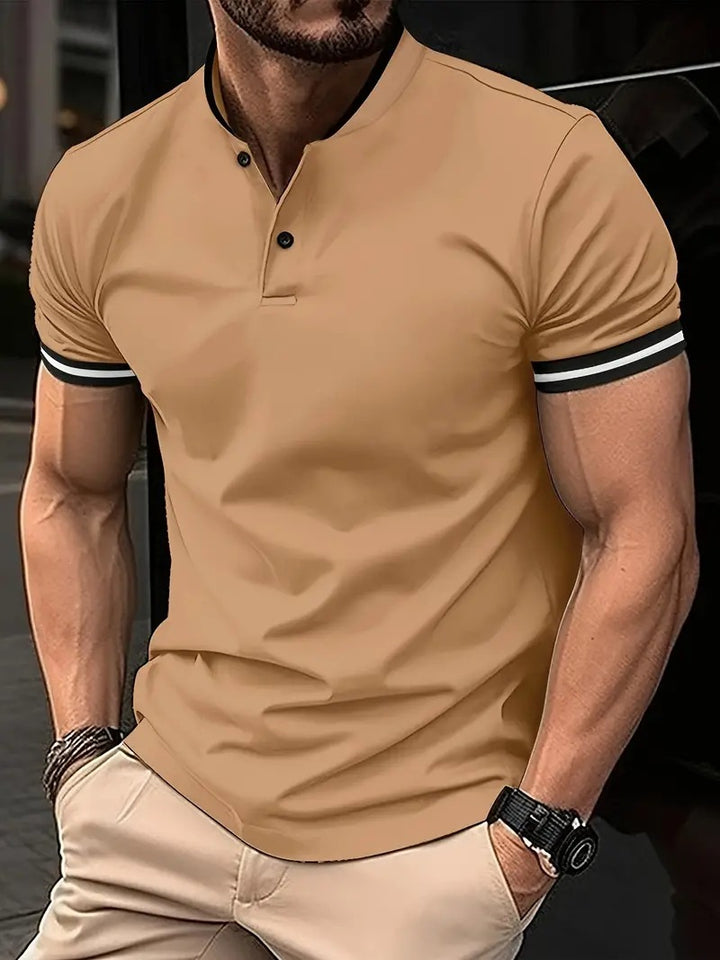 Herren Poloshirt mit modernem Stehkragen und kontrastierenden Ärmelabschlüssen Echoarchiv