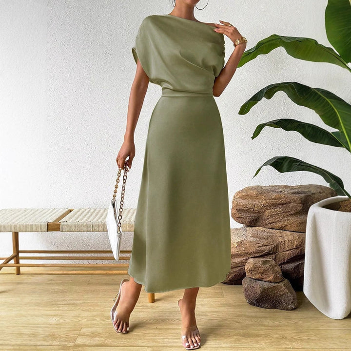Damen Elegantes und fließendes Abendkleid mit asymmetrischem Schnitt – Élara