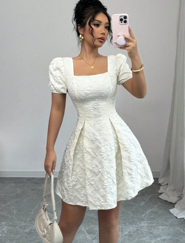 Damen Minikleid mit strukturiertem Blumendesign und Puffärmeln Echo Archiv