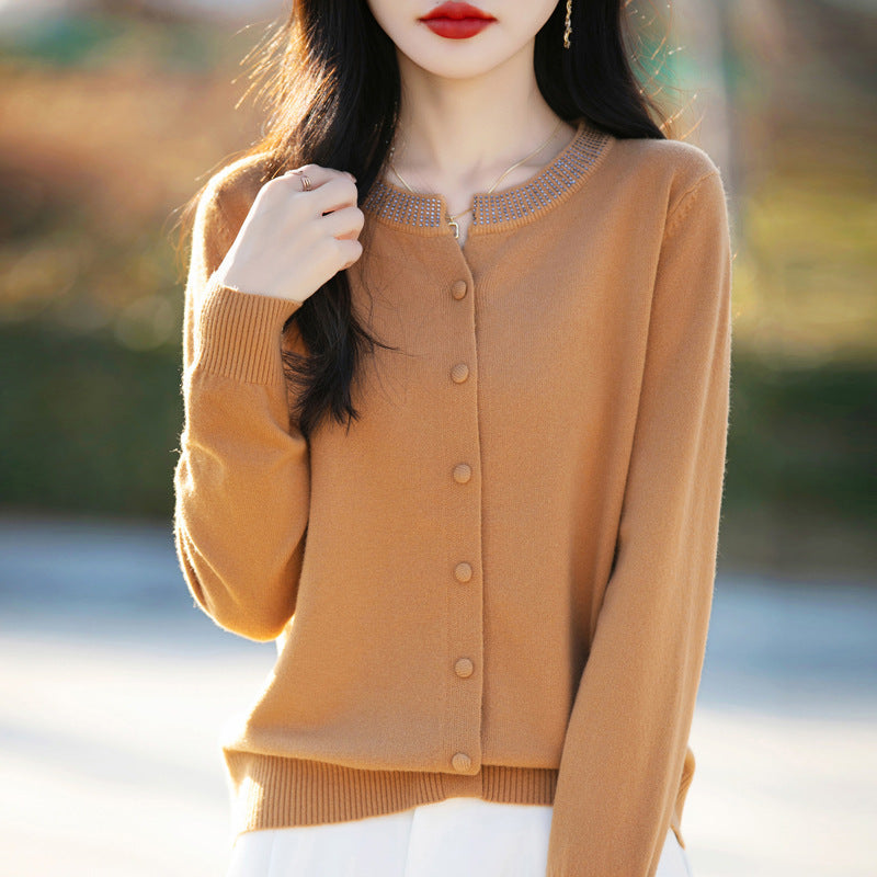 Damen Kurzcardigan aus ultrafeinem Baumwollmix mit funkelnder Kristallkante und Ton-in-Ton-Knopfleiste Echoarchiv