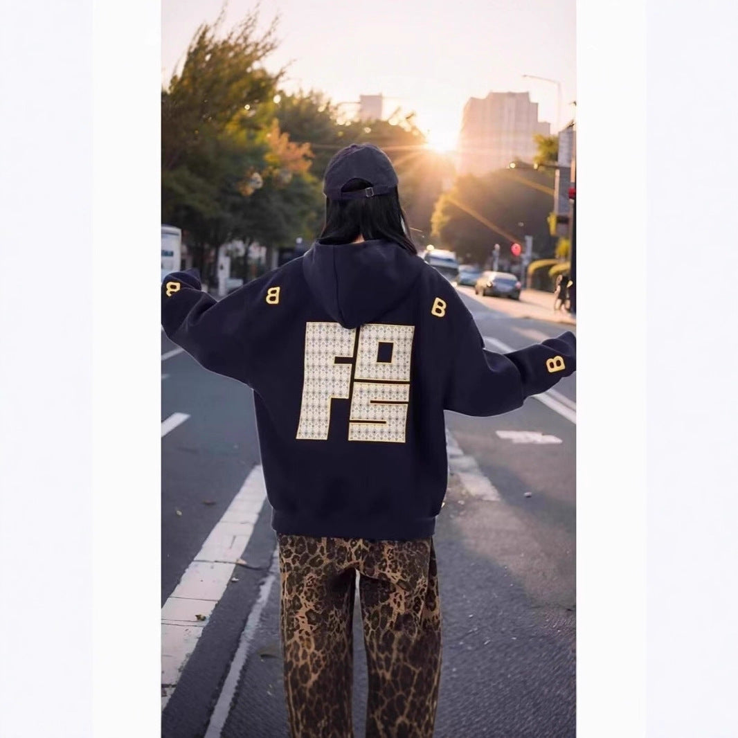 Unisex Urbaner Kapuzenpullover mit großem Druck Echoarchiv