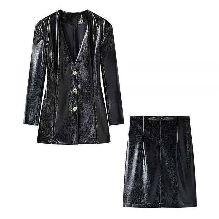 Damen Langer Lackleder-Blazer mit taillierter Silhouette, tiefem V‑Ausschnitt und Zierknöpfen Echo Archiv