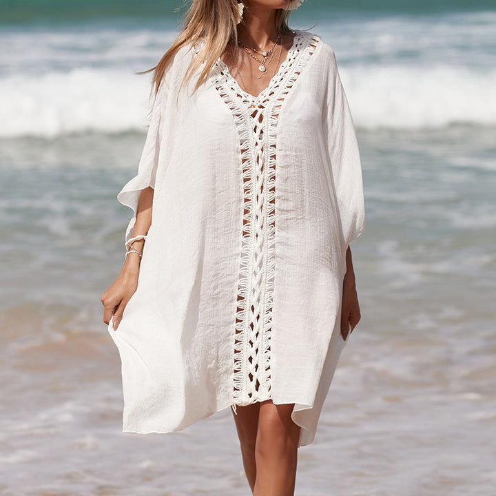 Damen eleganter Strandponcho mit raffinierten Häkelakzenten und tiefem V-Ausschnitt Echo Archiv