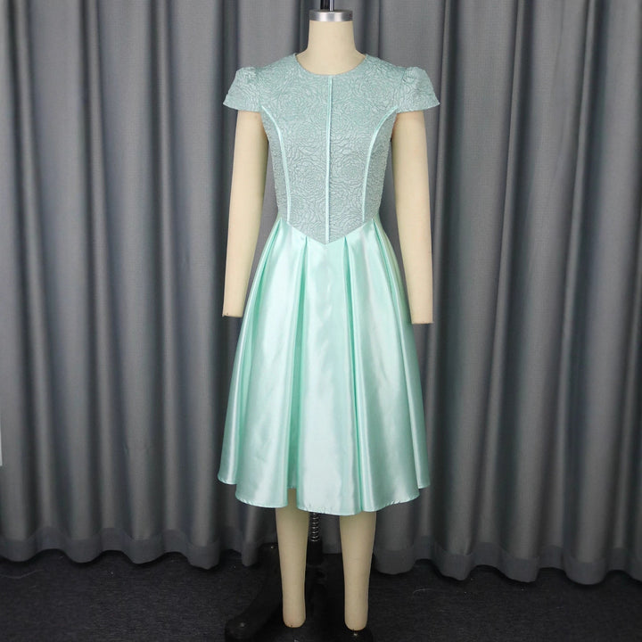 Damen Festliches Cocktailkleid mit floralem Spitzenoberteil und schwingendem Rock Echo Archiv