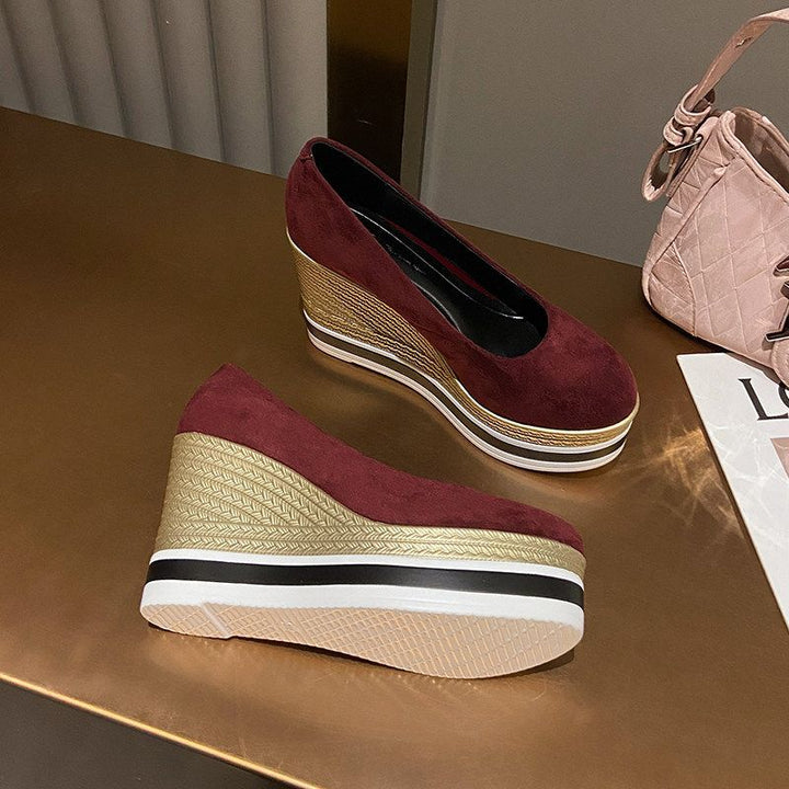 Damen Plateau-Keilpumps mit Bastkeil und Lack-Kroko-Optik Echo Archiv