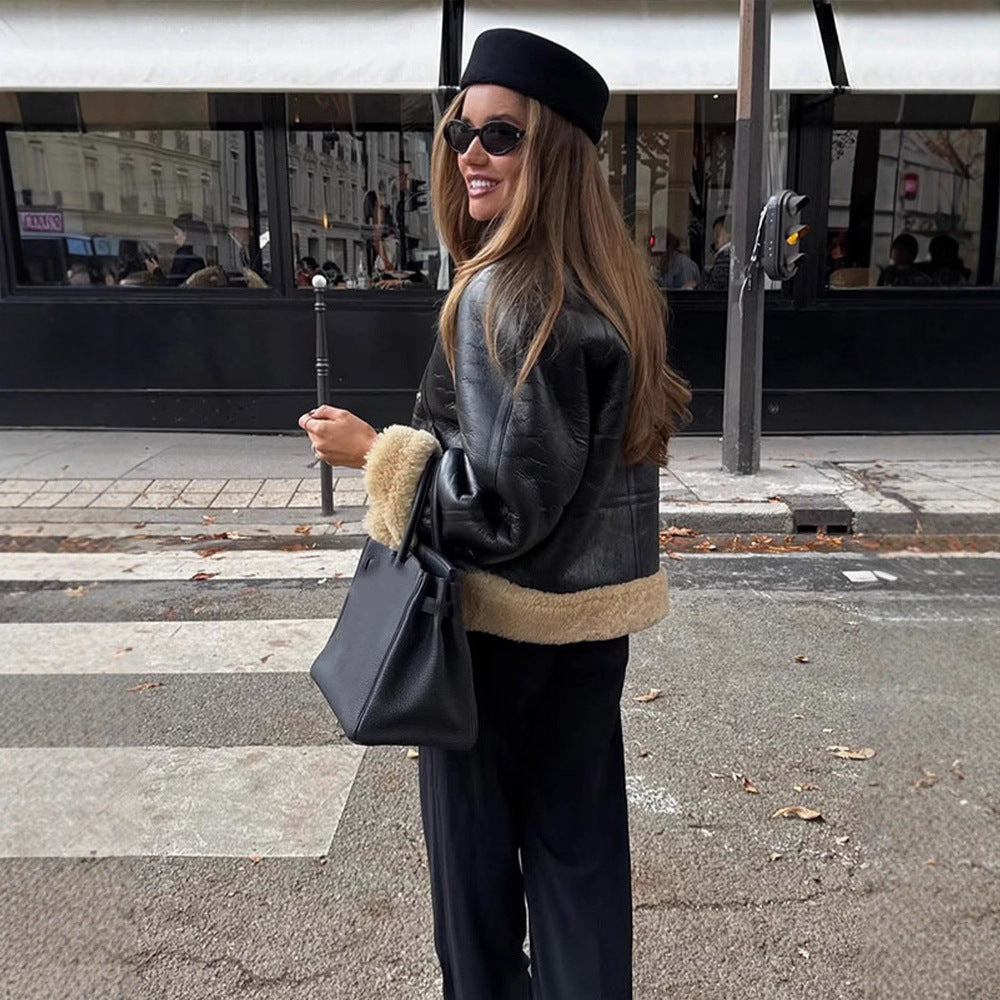 Damen Kurzjacke im Aviator‑Stil mit Teddy‑Innenfutter und doppelreihiger Druckknopffront Echoarchiv
