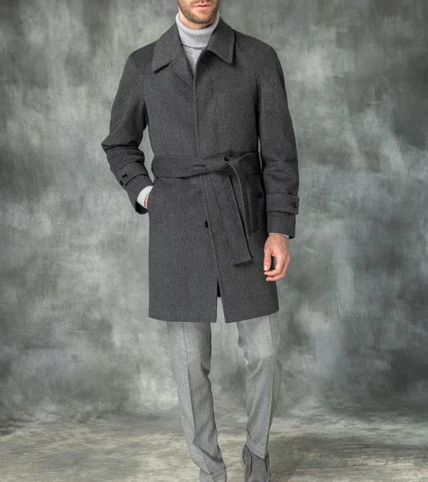 Herren eleganter Trenchcoat mit Taillengürtel und modernen Akzenten Echoarchiv