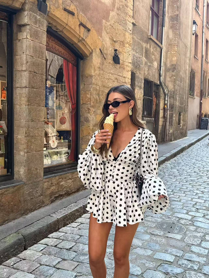 Damen Kurzes Polka‑Dot Kleid mit tiefem V‑Ausschnitt, Ballonärmeln und Knopfleiste Echoarchiv