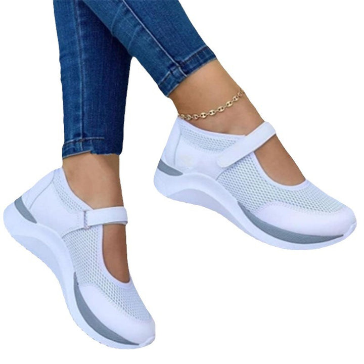 Damen Sportive Mary-Jane-Sneaker mit Klettverschluss und atmungsaktivem Mesh – Névara