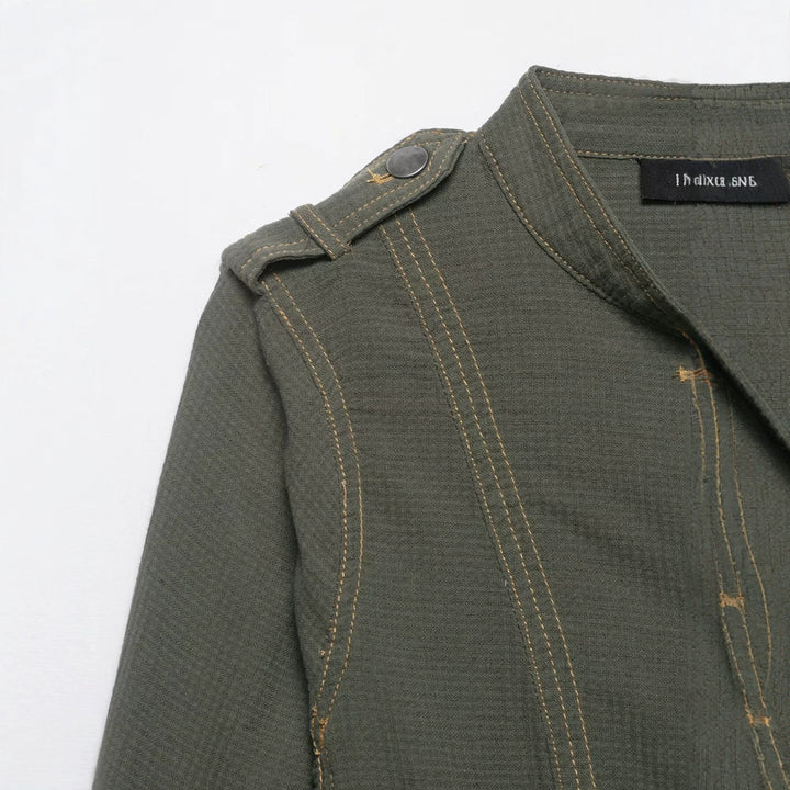 Damen Kurze Utility-Jacke mit Stehkragen, Schulterklappen und aufgesetzten Pattentaschen Echo Archiv