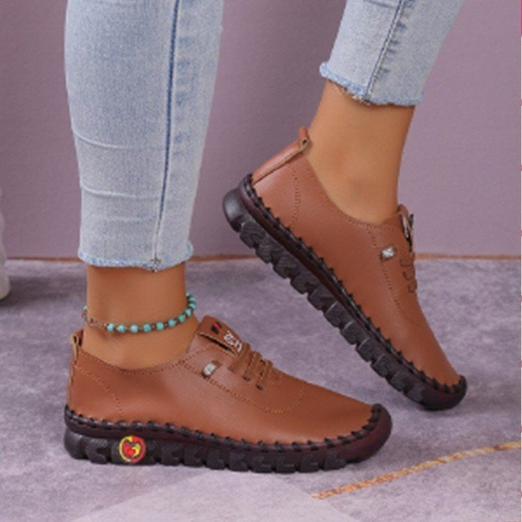 Damen Leichter, weicher Slipper mit handgenähter Gummisohle und elastischer Schnürung Echo Archiv