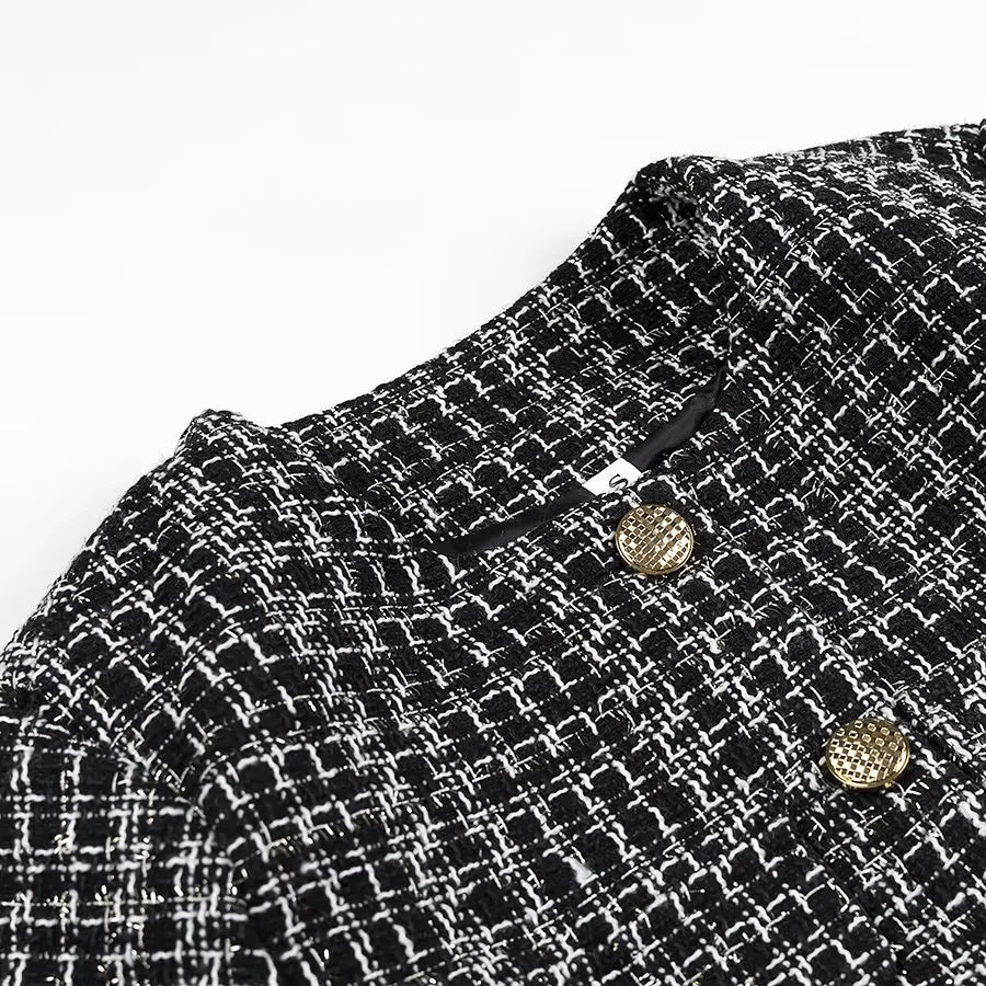 Damen kurz geschnittene Bouclé-Jacke im Boxy-Schnitt mit Goldknopf-Detail und Pattentaschen – Célinea
