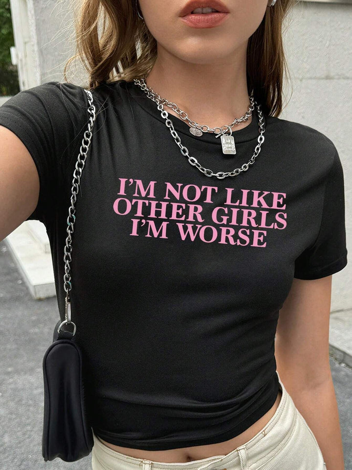 Damen T-Shirt mit künstlerischem Statement-Print und figurbetontem Schnitt Echo Archiv