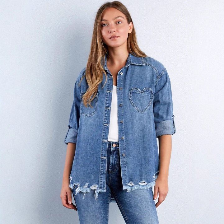 Damen nan lässige Denim-Hemdjacke Oversize mit aufgesetzten Brusttaschen, Herz-Stickdetail und ausgefranstem Saum Echo Archiv