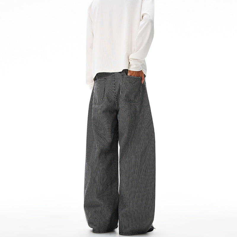 Herren Bodenlange Oversize-Hose mit extrem weitem Bein und feinem Nadelstreifen-Design Echo Archiv