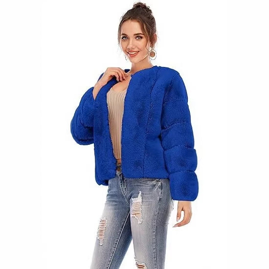 Damen Kurze Plüsch-Bomberjacke aus Kunstpelz mit kastiger Silhouette und Paneelärmeln Echo Archiv
