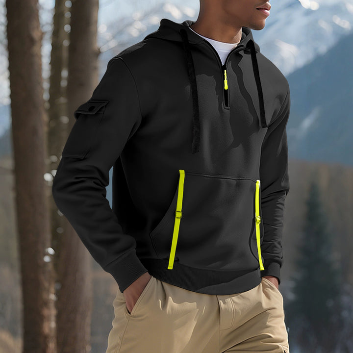 Herren nan urbaner Tech-Kapuzen-Halbzippullover mit Utility-Ärmeltasche, Kängurutasche und verstellbaren Zipper-Bändern Echo Archiv