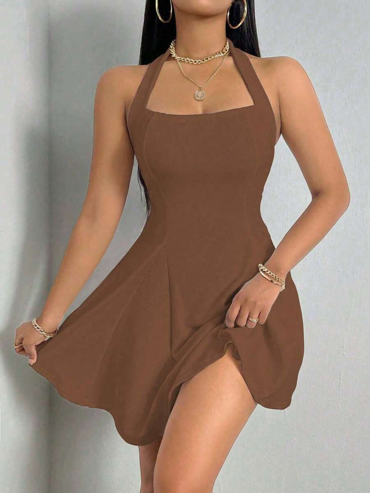 Damen Sommerliches Neckholder Kleid mit fließendem Saum Echo Archiv
