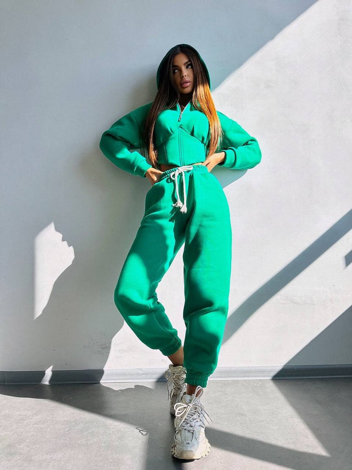 Damen Crop-Kapuzenjacke mit Korsagennaht und High-Waist Jogginghose – Élanora