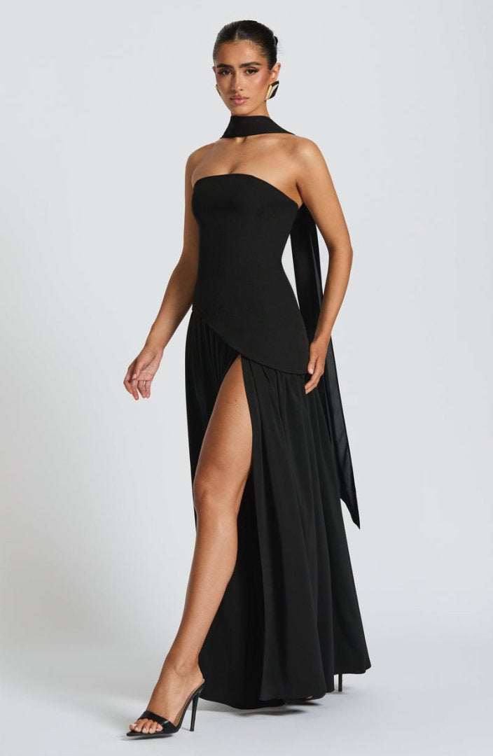 Damen Hochwertiges Abendkleid mit asymmetrischem Schnitt und elegantem Schlitz Echo Archiv