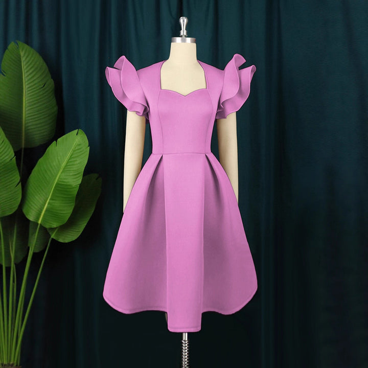 Damen elegantes Kleid mit voluminösen Rüschensäumen Echo Archiv