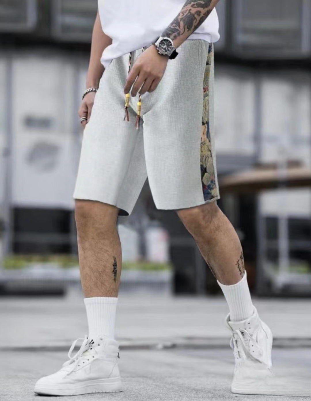 Herren modische Shorts mit seitlichen Taschen und farbigen Akzenten Echoarchiv