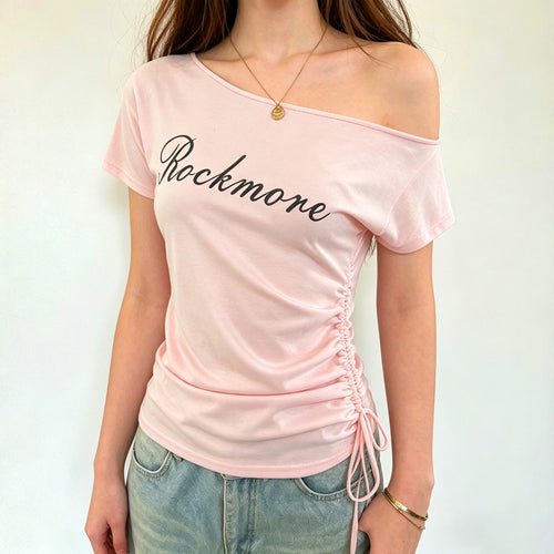 Damen Off-Shoulder T-Shirt mit Raffungen und modischem Schriftzug Echo Archiv
