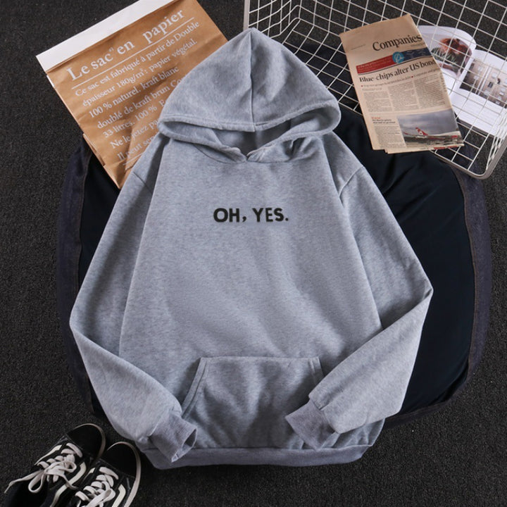 Damen Kapuzenpullover mit weichem Innenfutter, Kängurutasche und dezentem Frontprint – Auréline