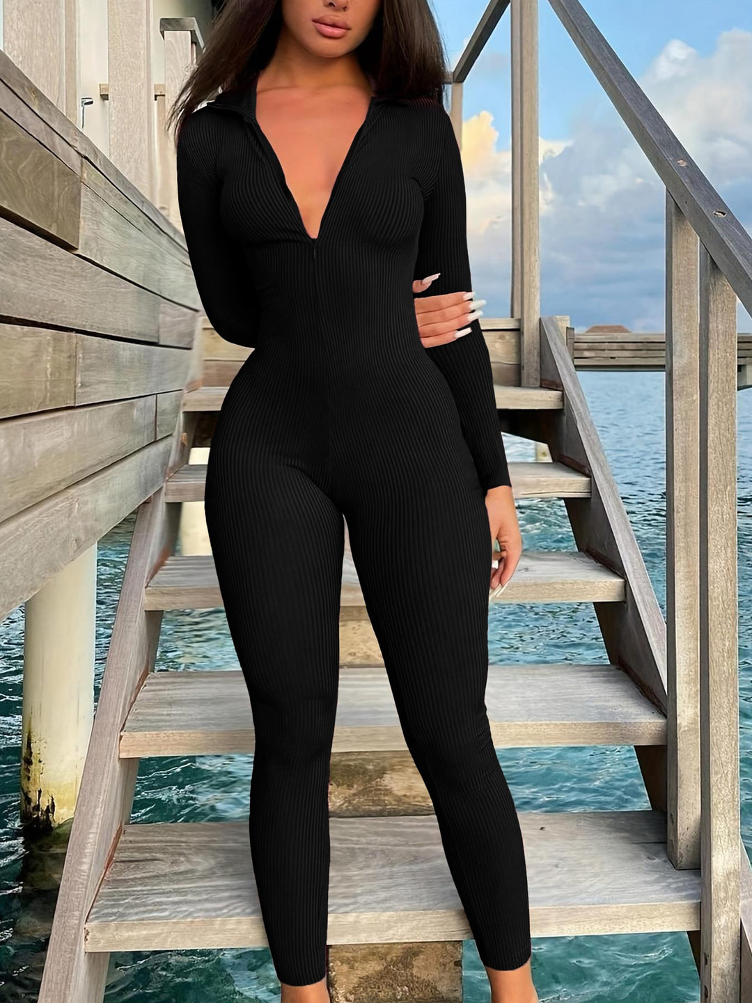 Damen Figurbetonter Rippstrick Jumpsuit mit Reißverschluss und Hemdkragen Echoarchiv