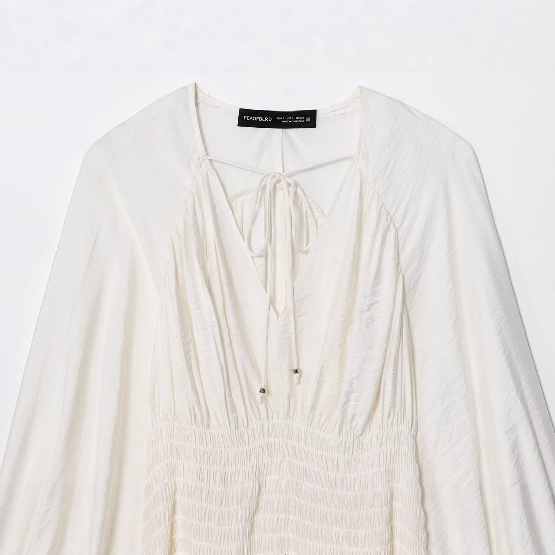 Damen Boho-Bluse mit Smock-Taillenbund, V-Ausschnitt und Ballonärmeln Echoarchiv