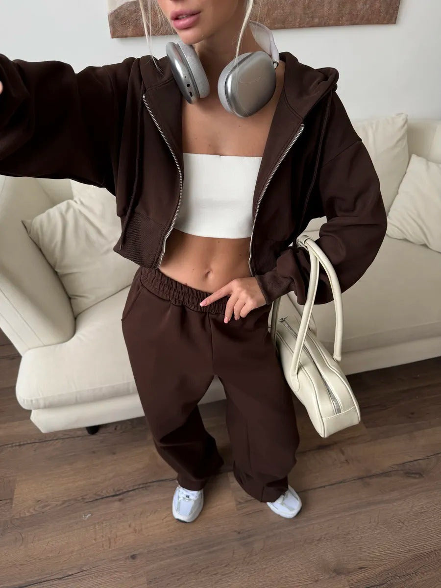 Damen gekürztes Reißverschluss-Hoodie mit Kapuze und hochgeschnittene Relax-Jogginghose mit elastischem Bund – Auréline