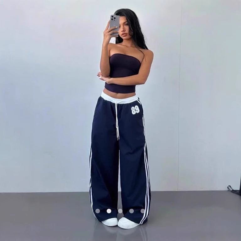 Damen Sportliche Jogginghose mit seitlichen Streifen Echo Archiv